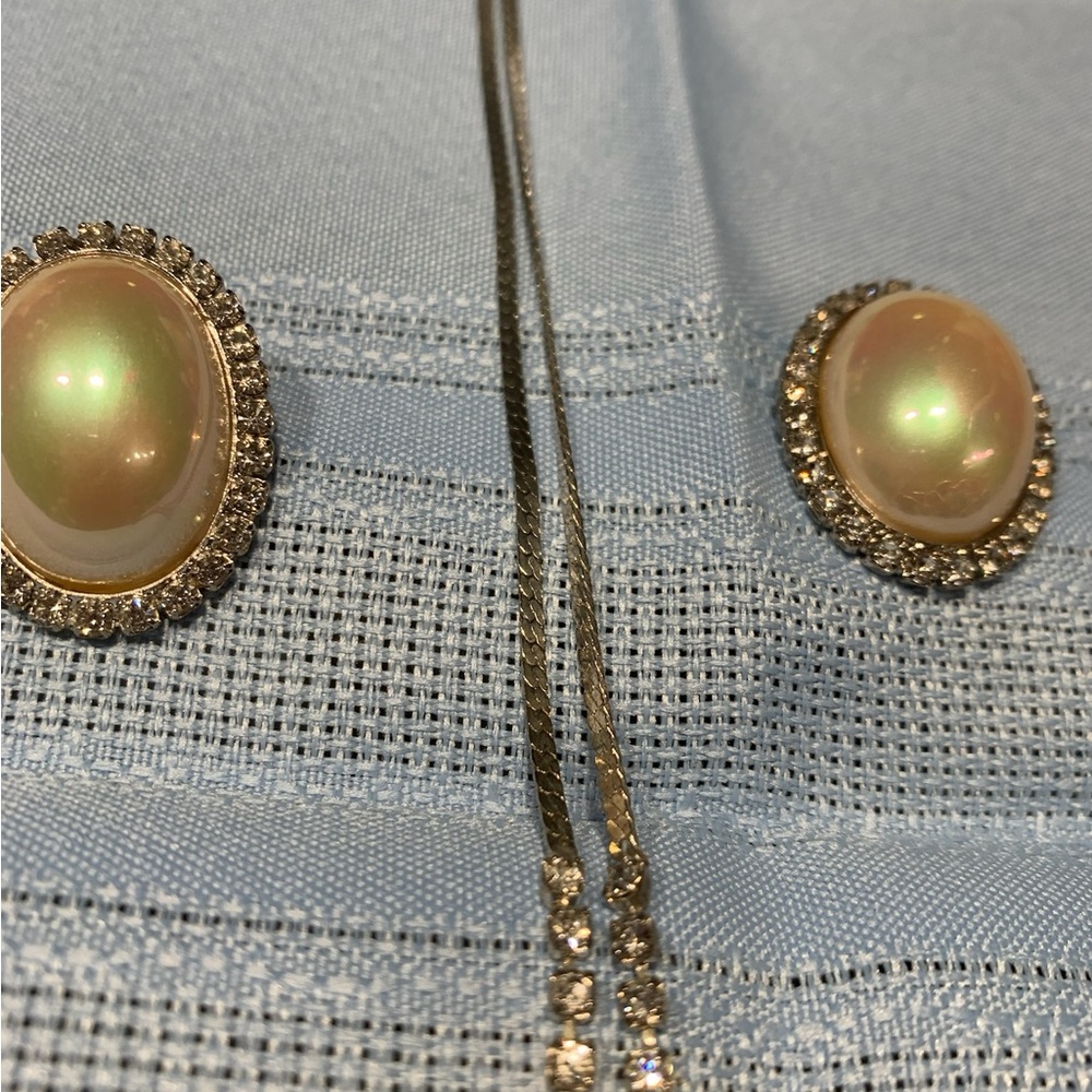 Elegant Pearl and Silver Jewelry Set